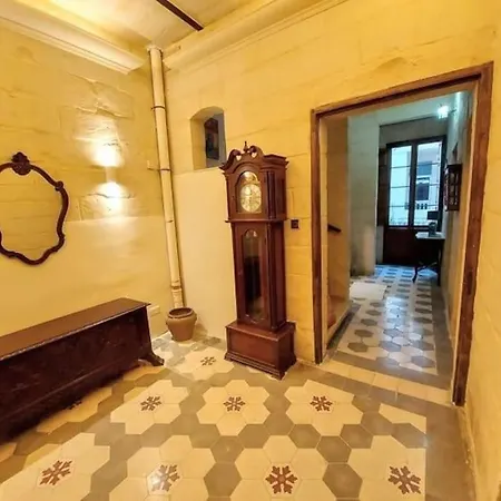 Spacious 5-bedrooms House With Large Terrace/bbq
