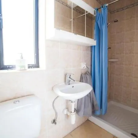 Spacious 5-bedrooms House With Large Terrace/bbq