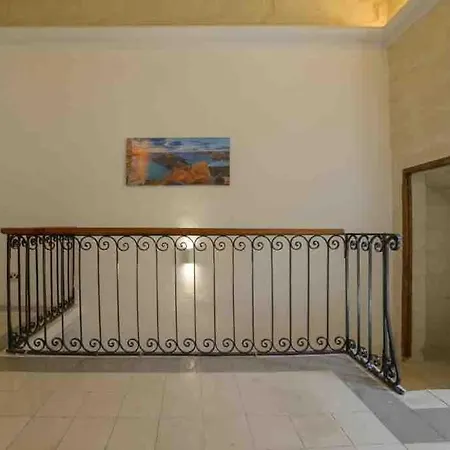 Spacious 5-bedrooms House With Large Terrace/bbq Vilă *