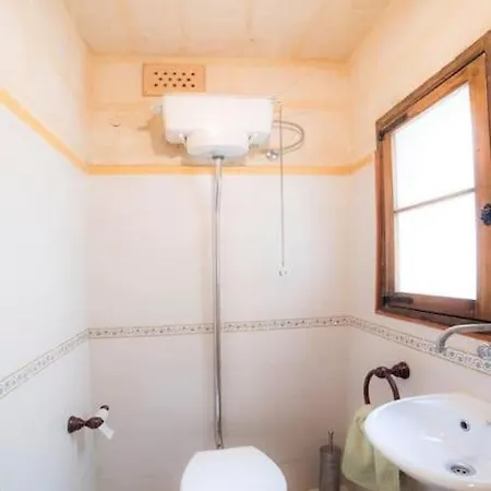 Spacious 5-bedrooms House With Large Terrace/bbq