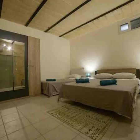 Vilă Spacious 5-bedrooms House With Large Terrace/bbq Sliema