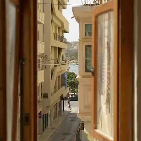 Spacious 5-bedrooms House With Large Terrace/bbq