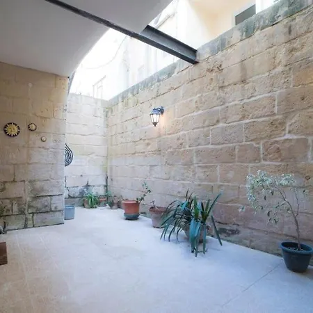 Spacious 5-bedrooms House With Large Terrace/bbq *