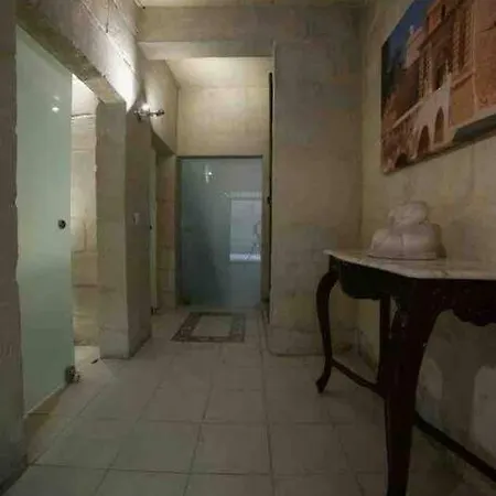 Spacious 5-bedrooms House With Large Terrace/bbq * Sliema